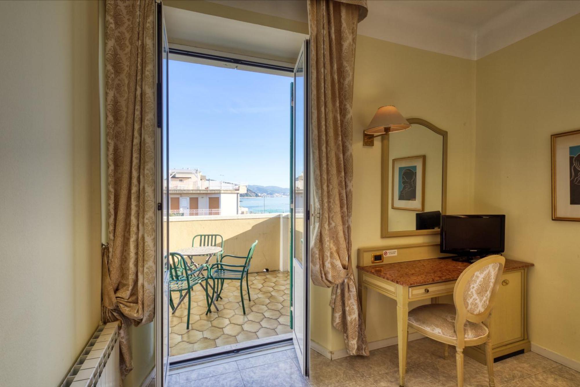 Ena Hotel Arenzano Luaran gambar