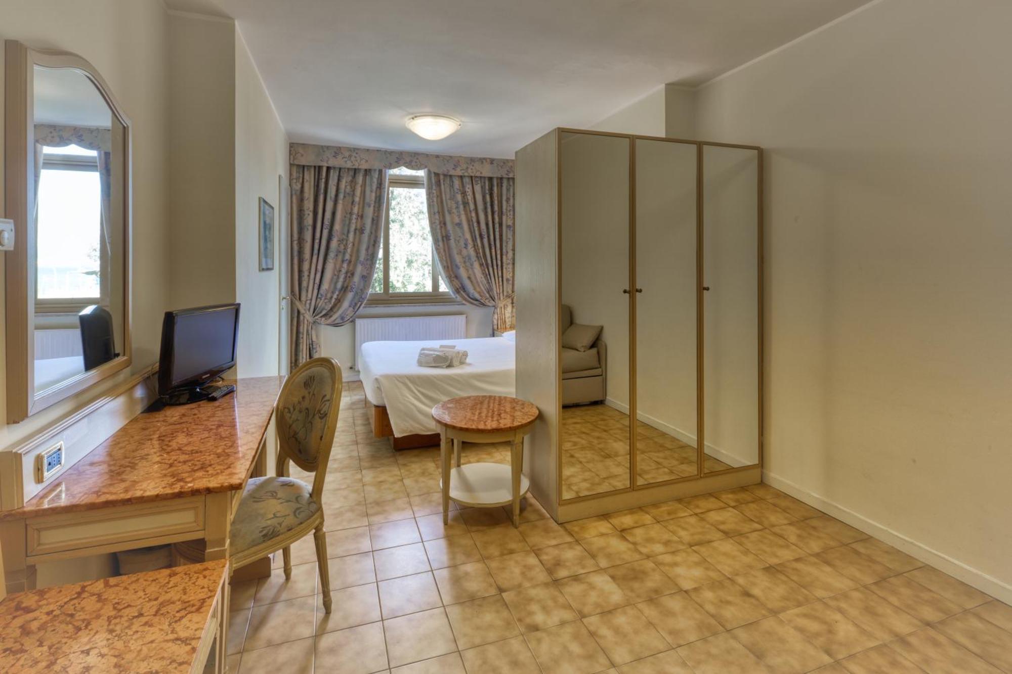 Ena Hotel Arenzano Luaran gambar
