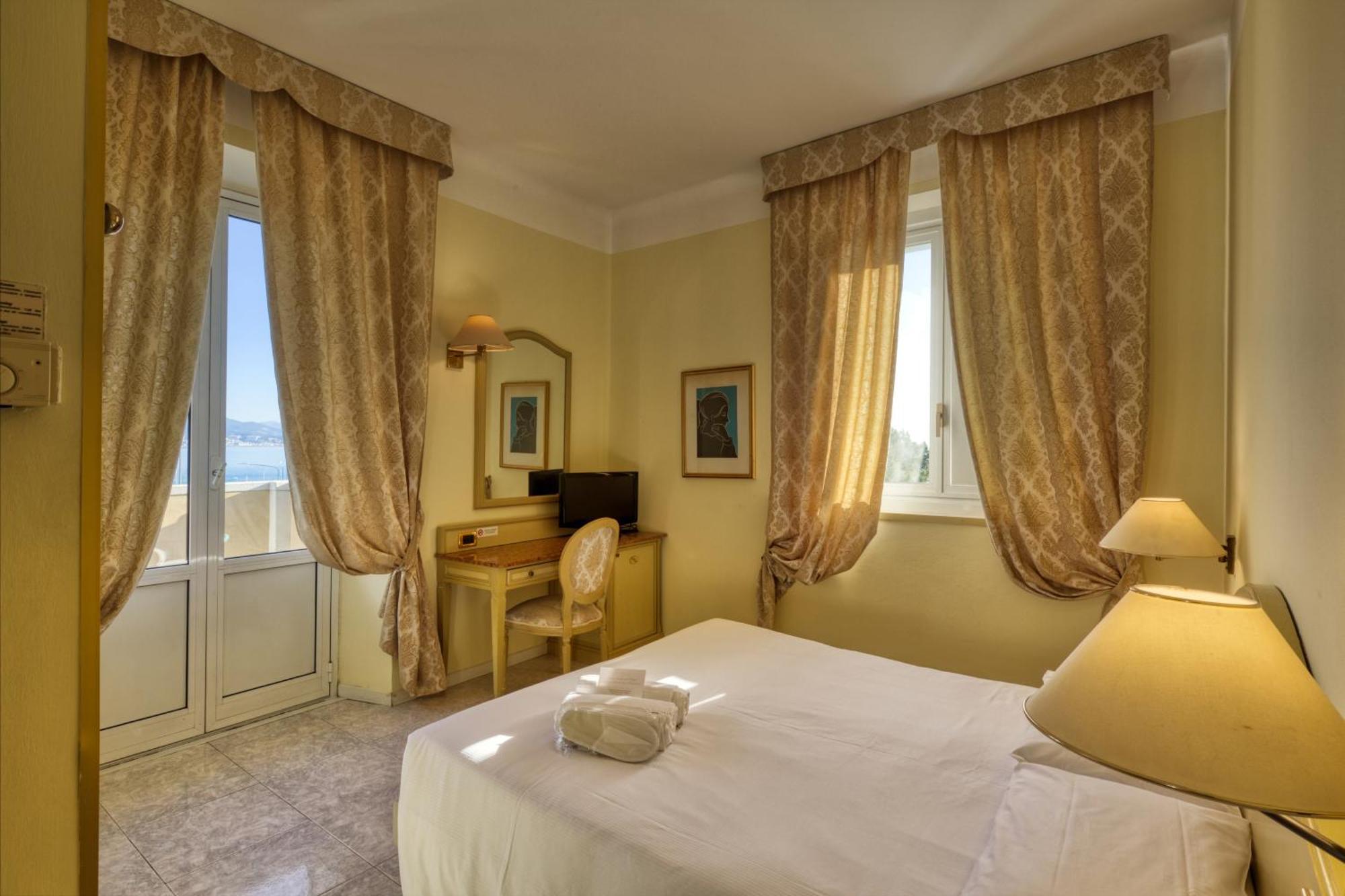 Ena Hotel Arenzano Luaran gambar