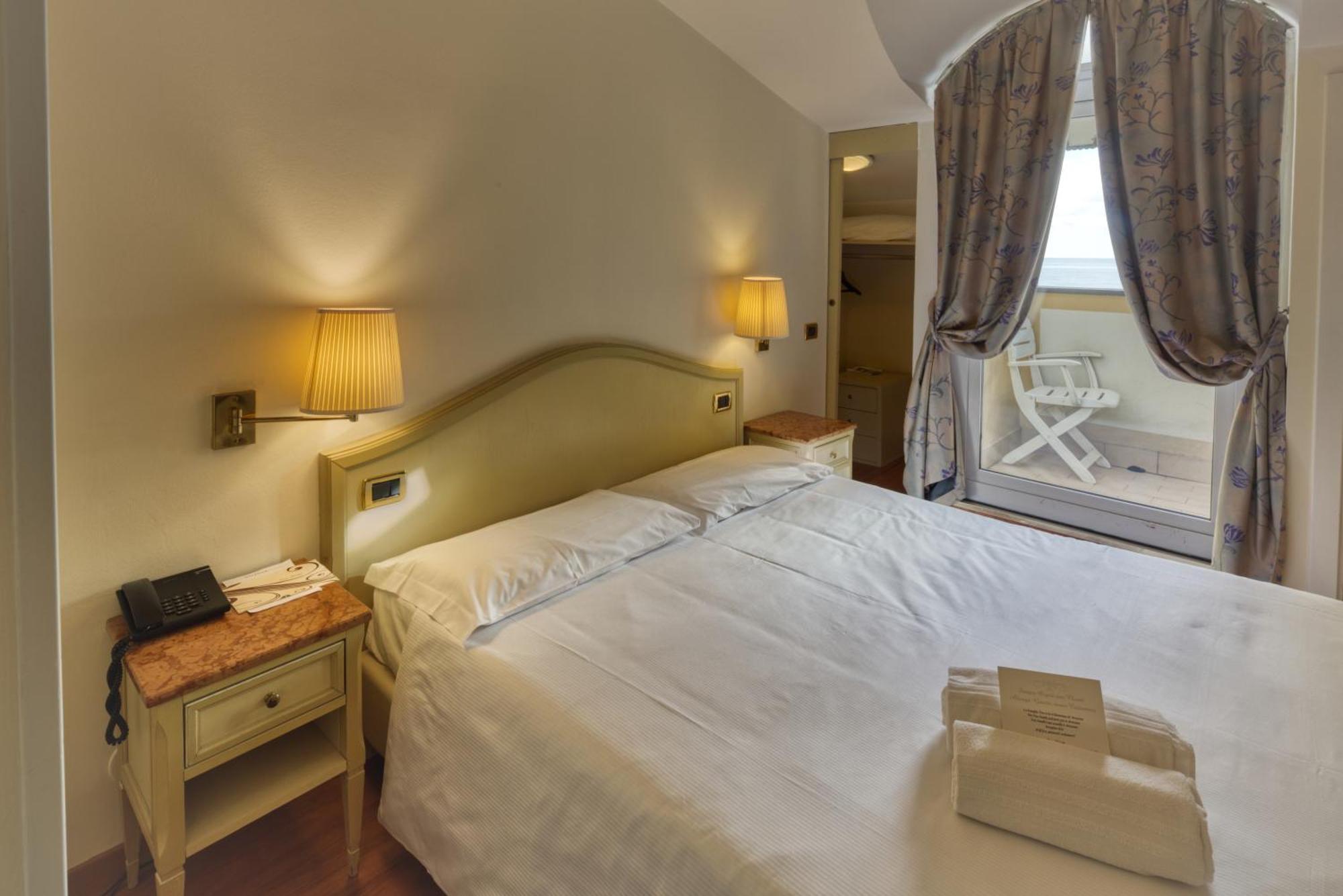 Ena Hotel Arenzano Luaran gambar
