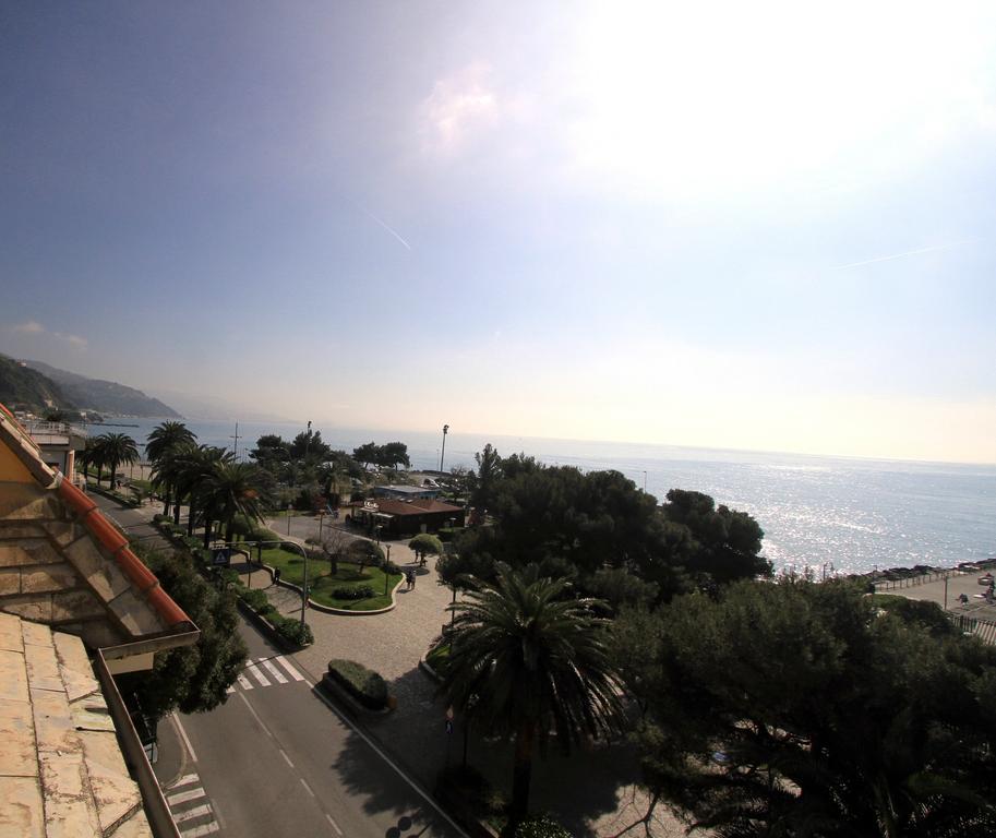 Ena Hotel Arenzano Luaran gambar